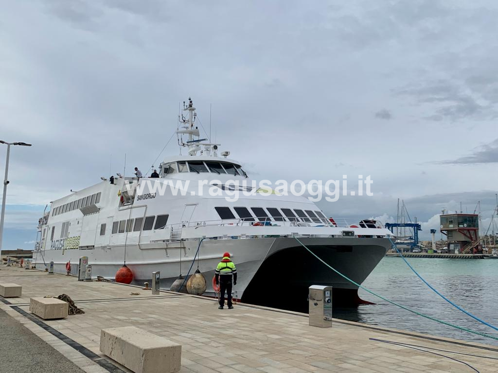 catamarano marina di ragusa malta prezzo